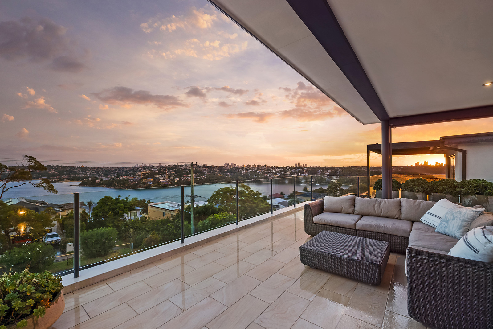 10 Moore Street, Clontarf featured