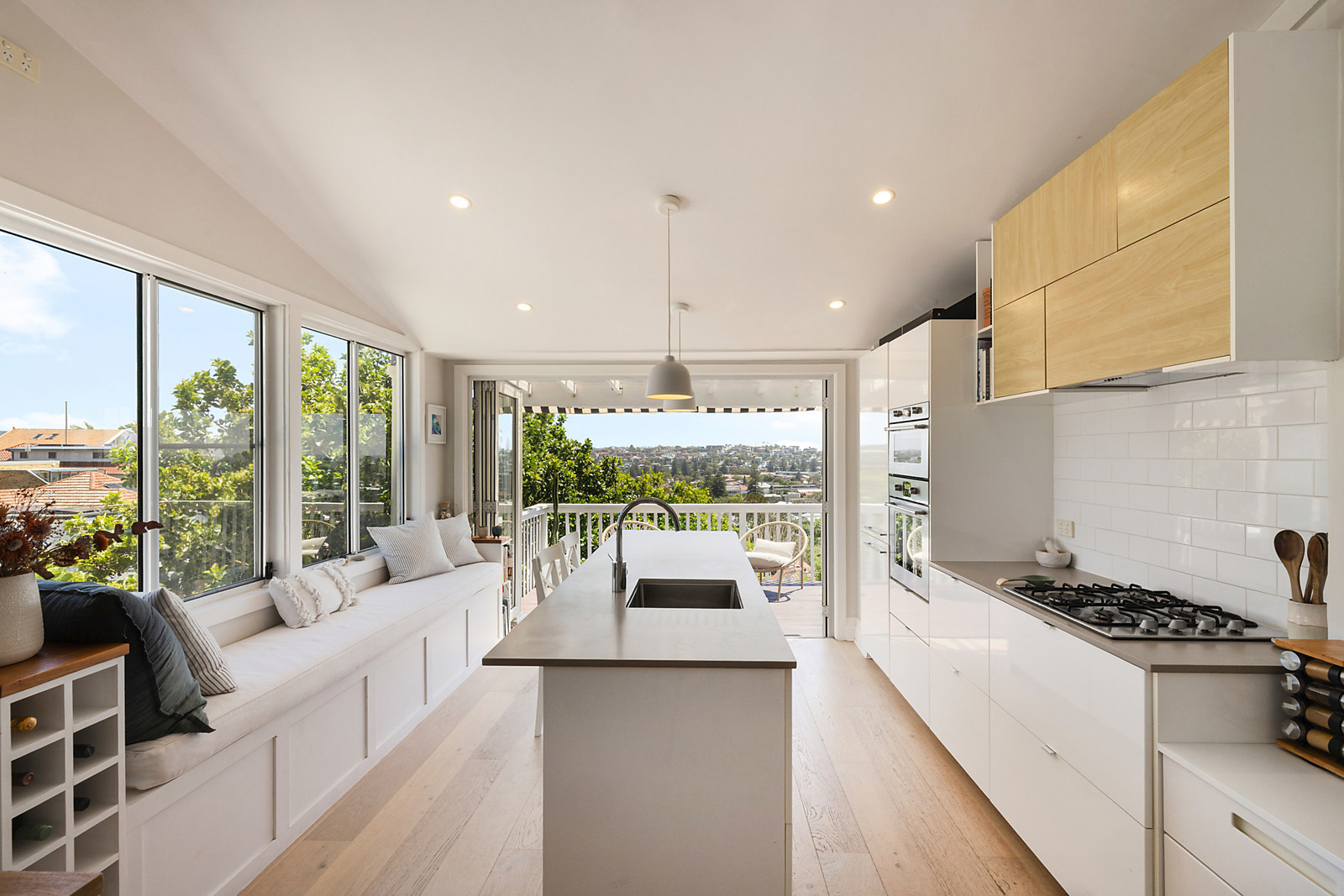 3/10 Augusta Road, Manly, Manly - Thumbnail 2
