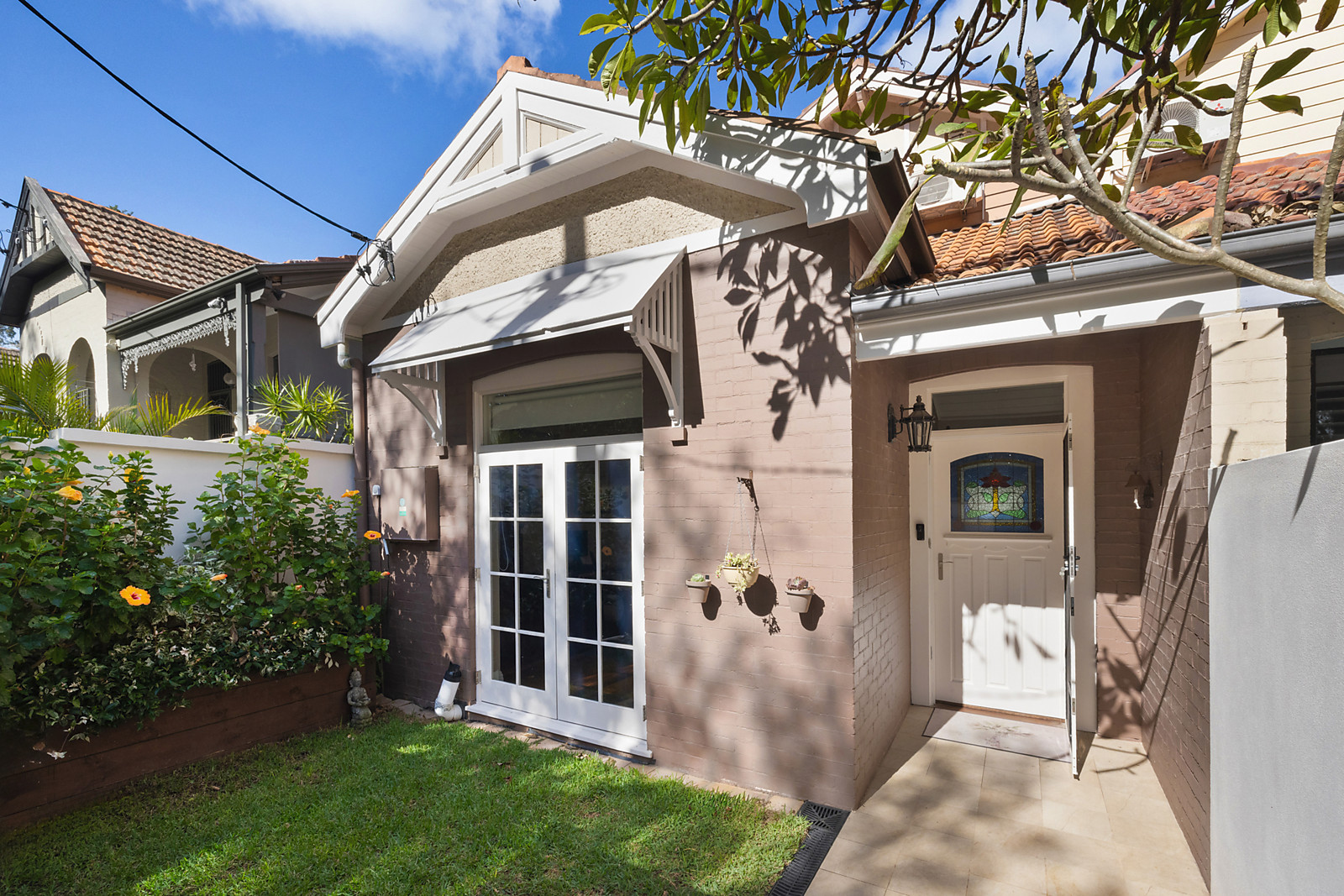 86 Addison Road, Manly featured