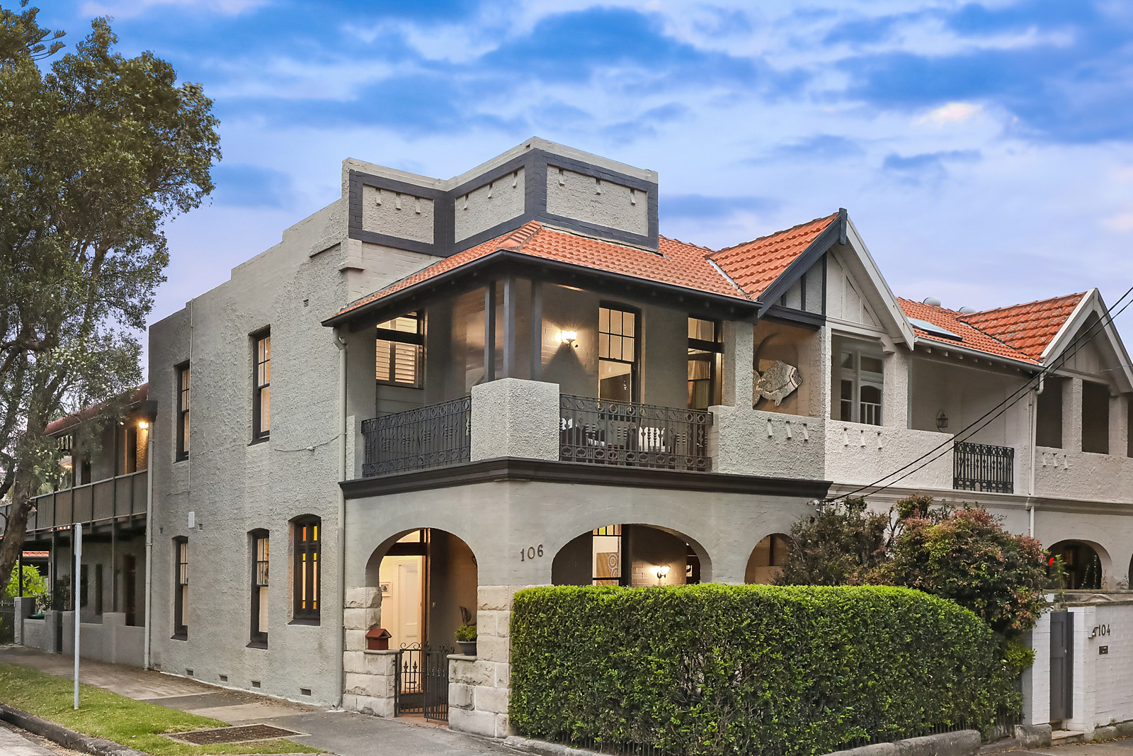 106 Addison Road, Manly featured