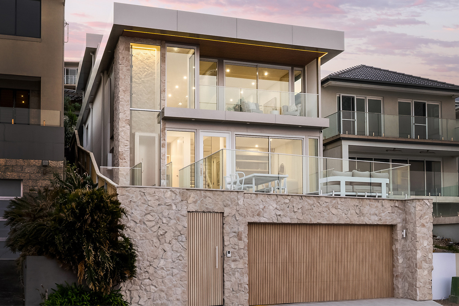 25 Carrington Parade, Freshwater featured