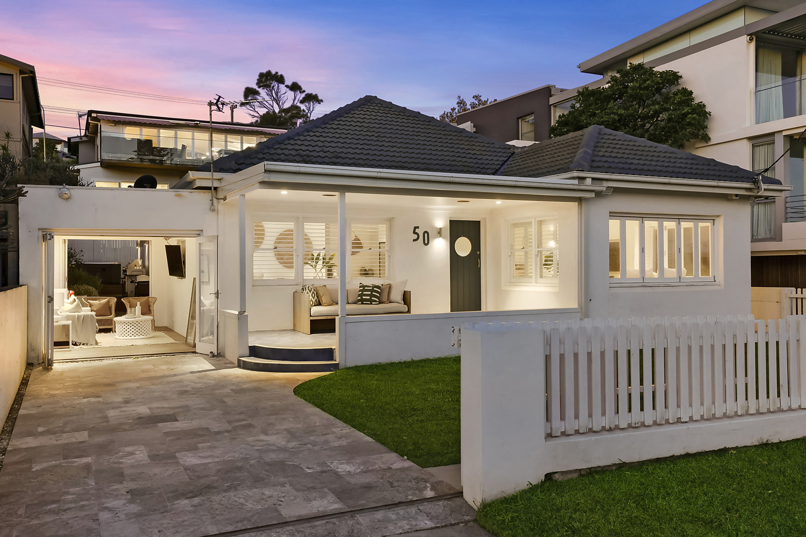 50 Ocean View Road, Freshwater featured