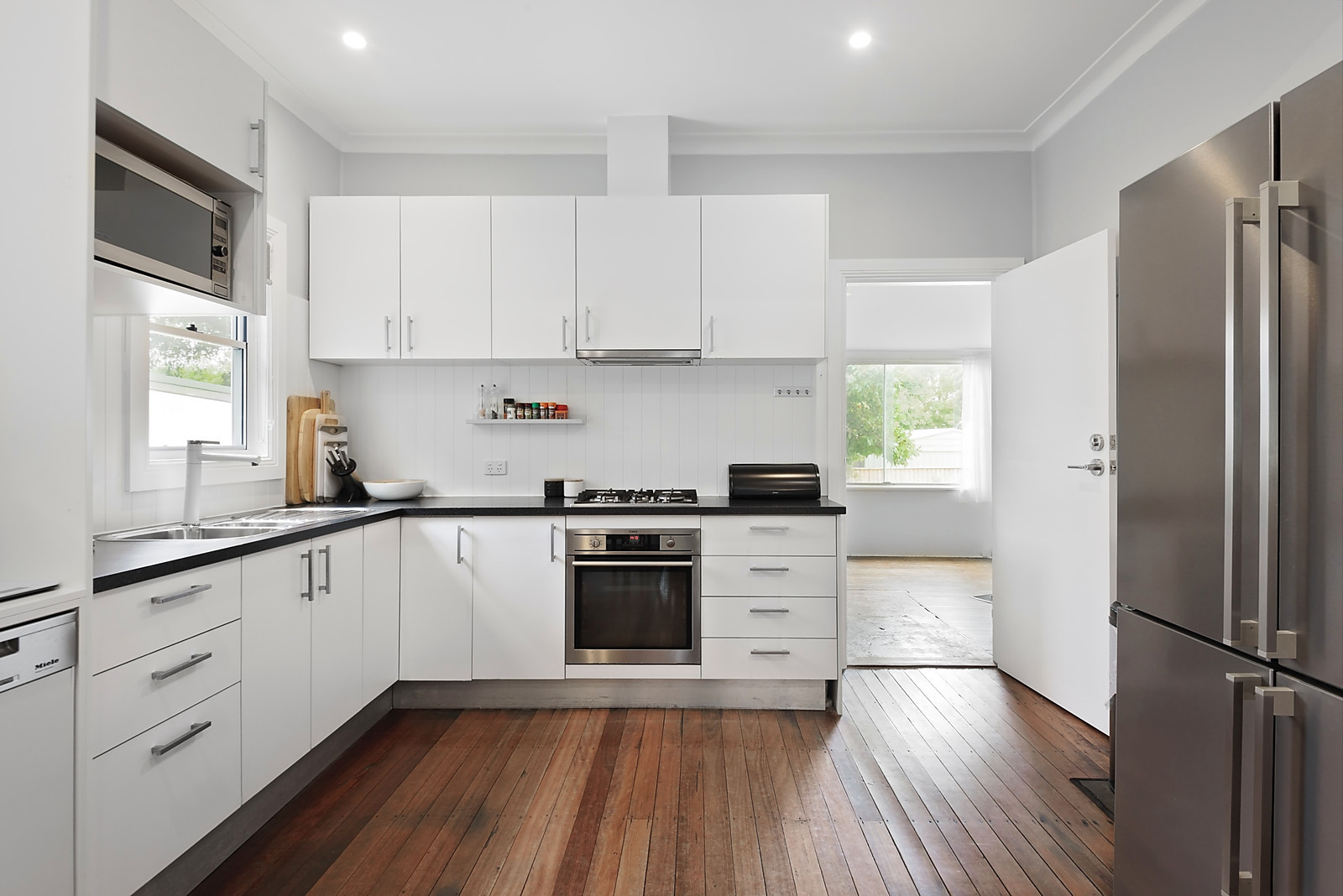 99  Wyadra Avenue, NORTH MANLY NSW 2100, North Manly - Thumbnail 3