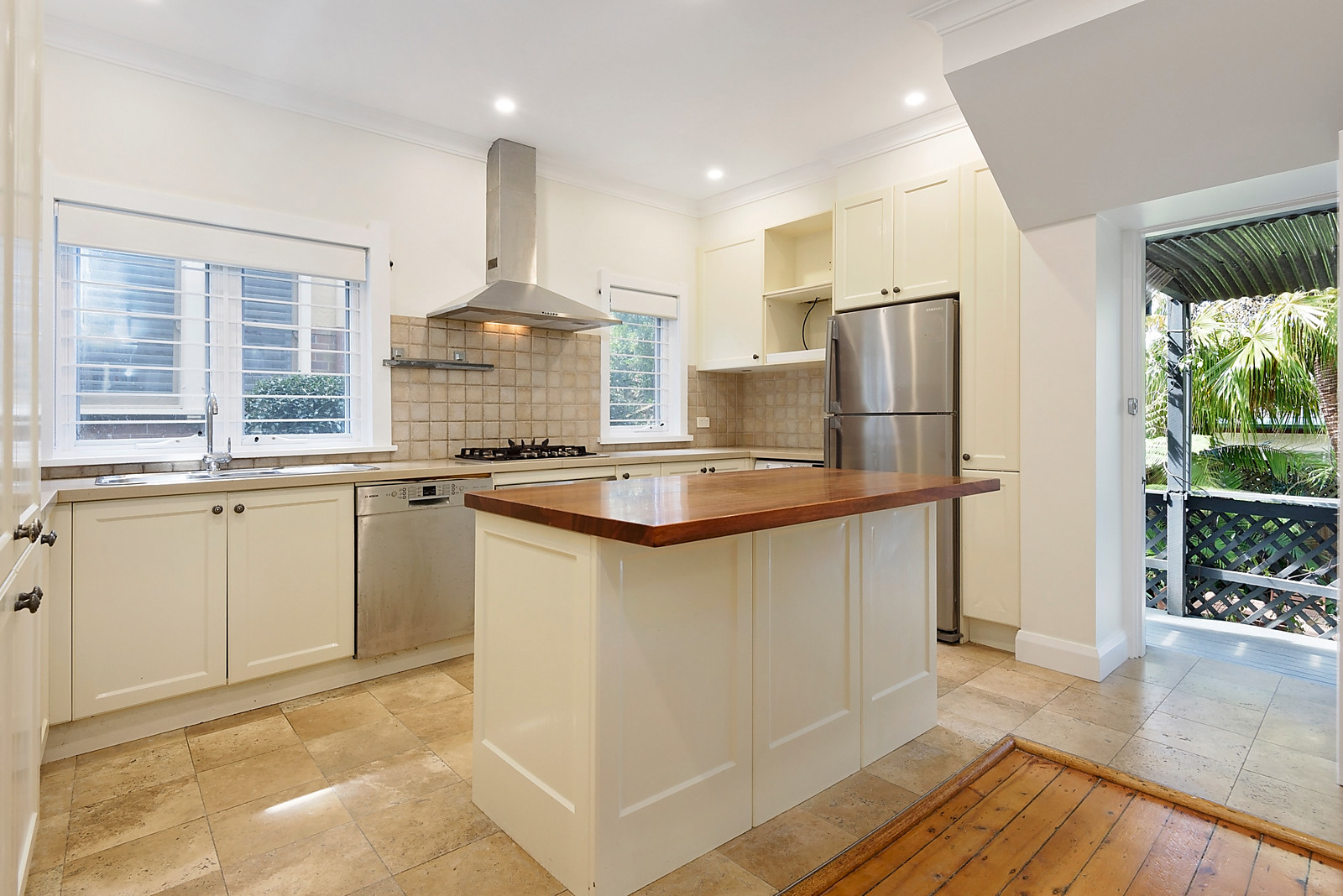 30A Birkley Road, Manly, Manly - Thumbnail 2