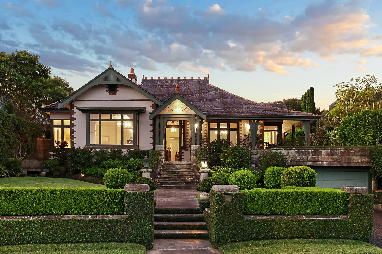 18 Edgecliffe Esplanade, Seaforth featured