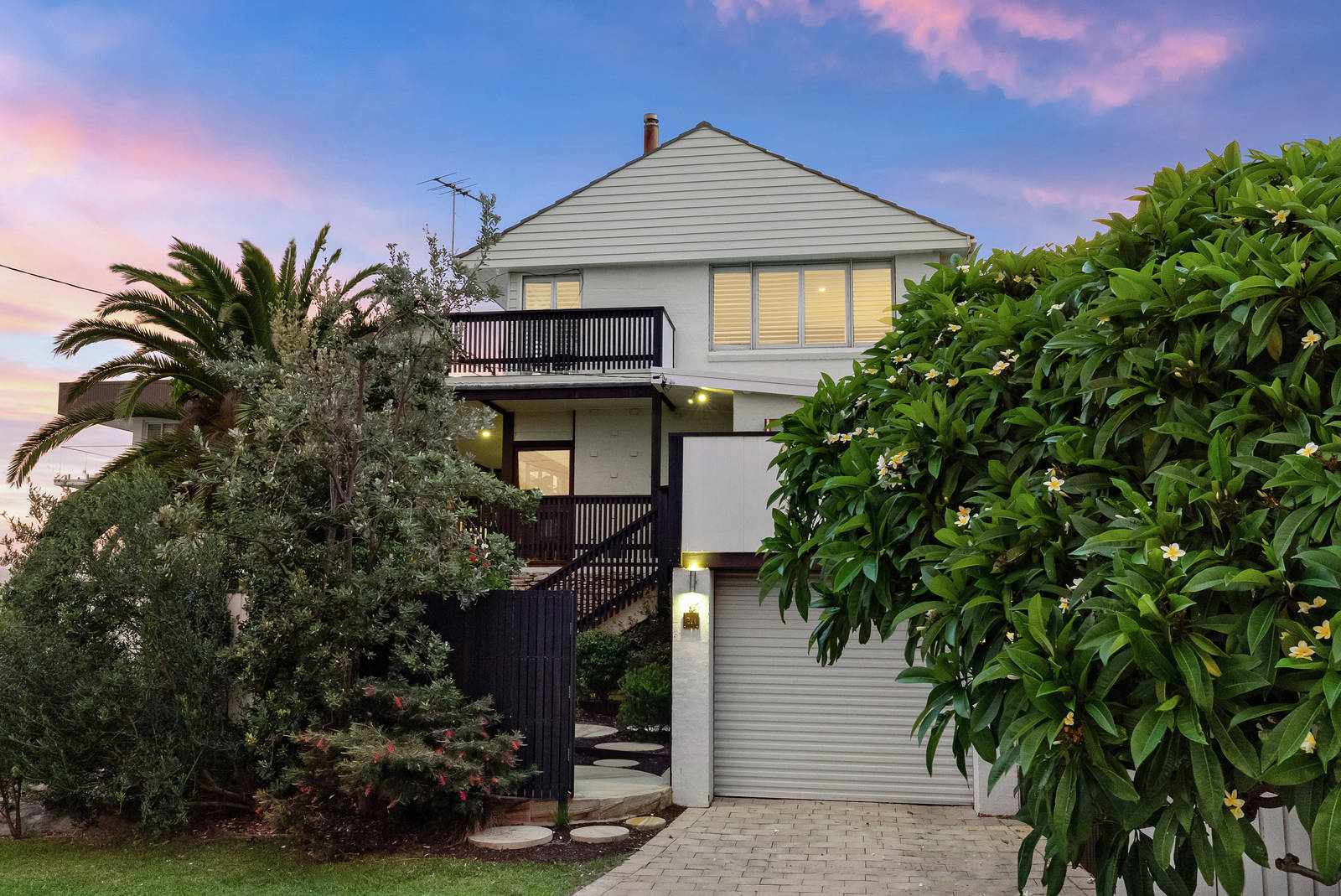 2B Pavilion Street, Queenscliff featured